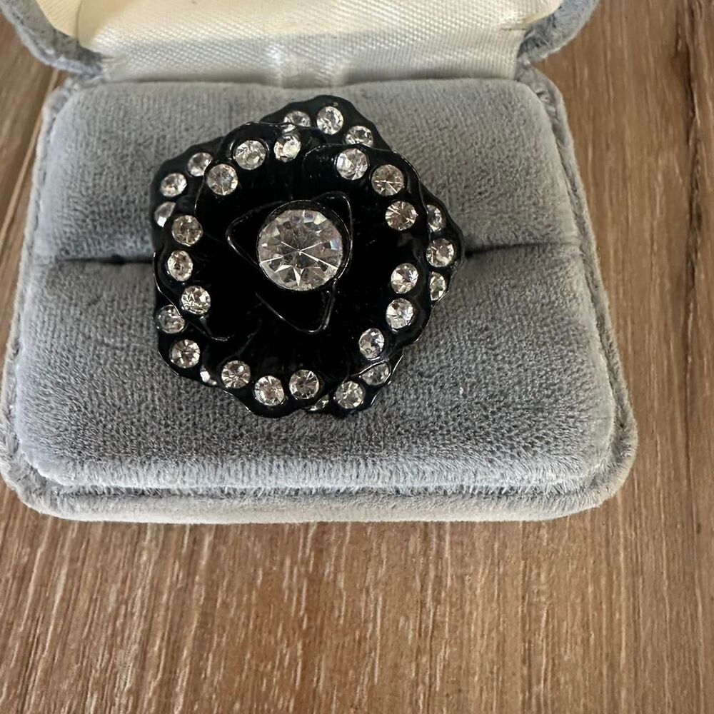 Vintage Y2K Flower Ring with Rhinestones 7
